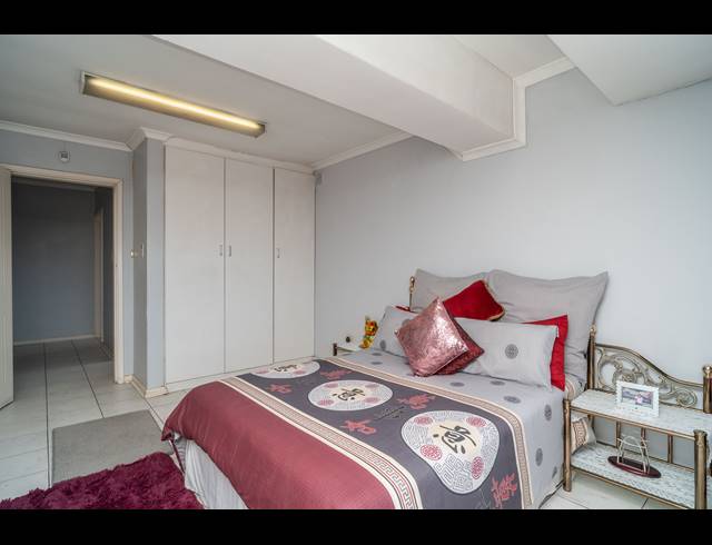4 BEDROOM HOUSE FOR SALE IN SYDENHAM